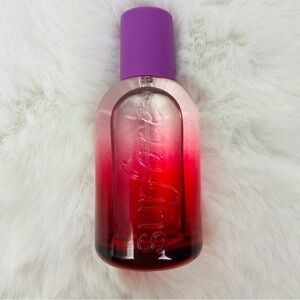 Surface Trace Crème Eau de Parfum iris and ambrette noted